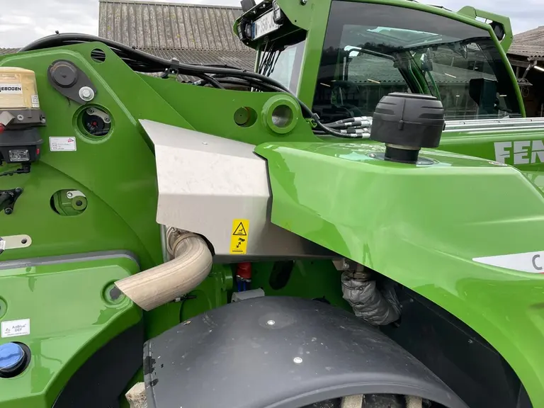 Le chargeur télescopique Fendt Cargo T740 reçoit en option un préfiltre à air de type cyclone.