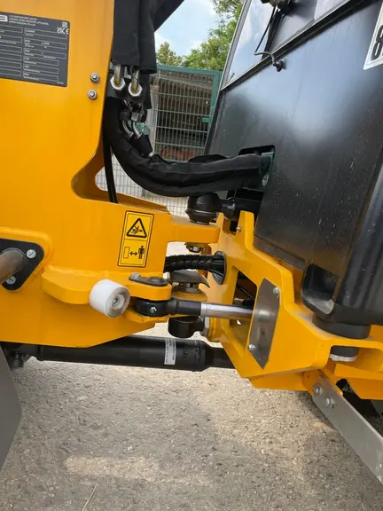 JCB – Une chargeuse articulée compacte complète la gamme électrique