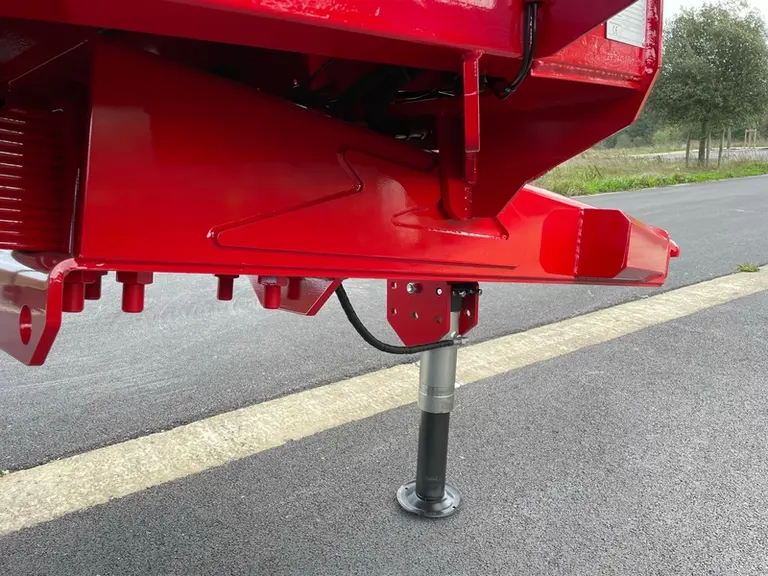 Les bennes Agritrans de Le Normand accèdent en option à une flèche à suspension hydraulique.