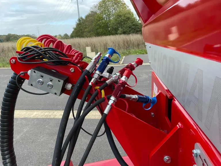 Les bennes Agritrans de Le Normand  sont proposées en homologation 40 k/h incluant le freinage pneumatique à double ligne.