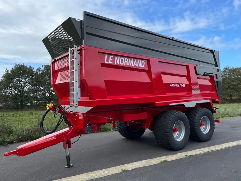 Les bennes Agritrans de Le Normand sont disponibles en deux et trois essieux.