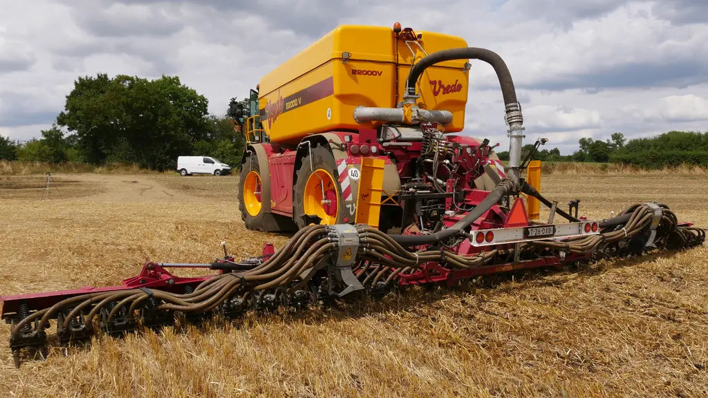 Vredo propose plusieurs équipements d'épandage. Ici une rampe simple disque Vredo 12 m.