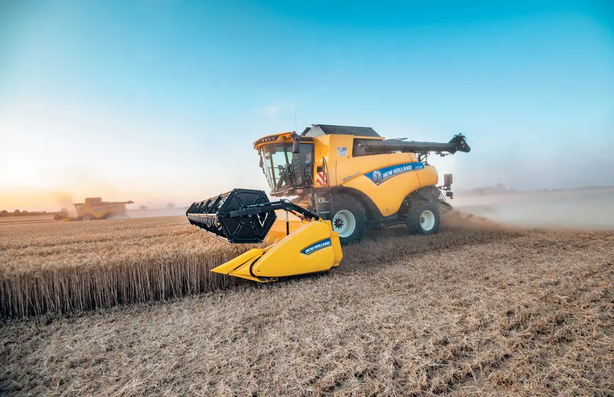 La CR 7, entrée de gamme à rotor de New Holland, est disponible en 415 et 460 chevaux.