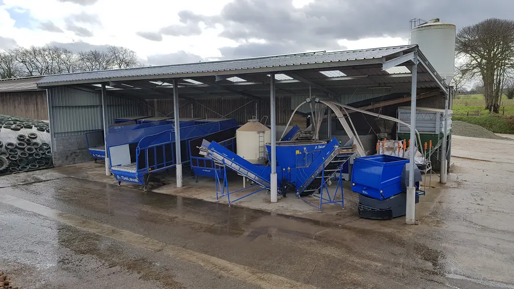 Sur sa gamme Master, Le constructeur Delaval propose des tables, un convoyeur et un bol mélangeur fix d’une capacité de 8 à 22 m3.