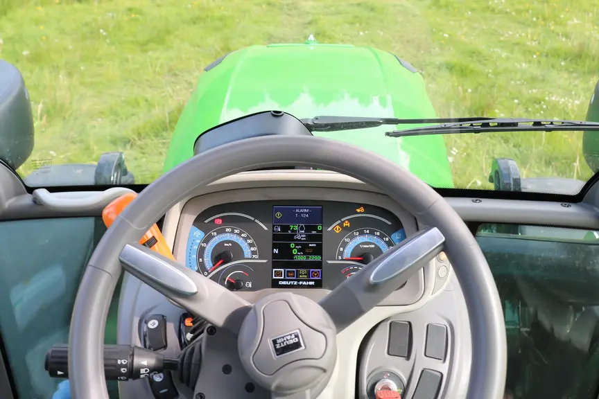 Réussir machinisme Affichage_Cabine_tracteur_Deutz-Fahr 6TTV
