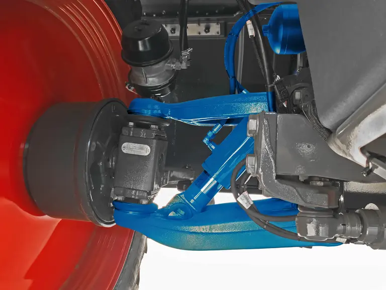 Fendt se distingue par sa suspension hydropneumatique à roues indépendantes reprenant le principe des ponts avant des tracteurs 900 Vario.