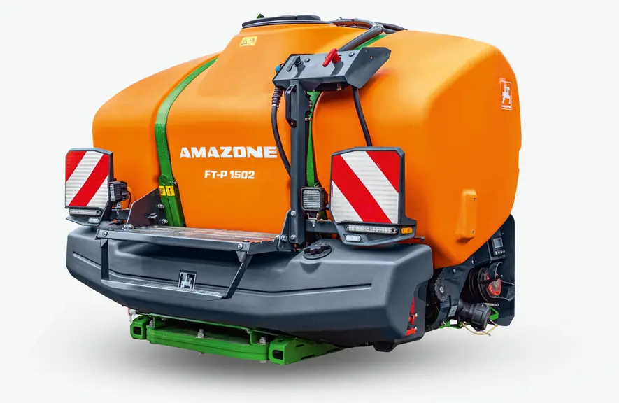 La cuve Amazone FT-P 1502 dispose d'un marchepied amovible.
