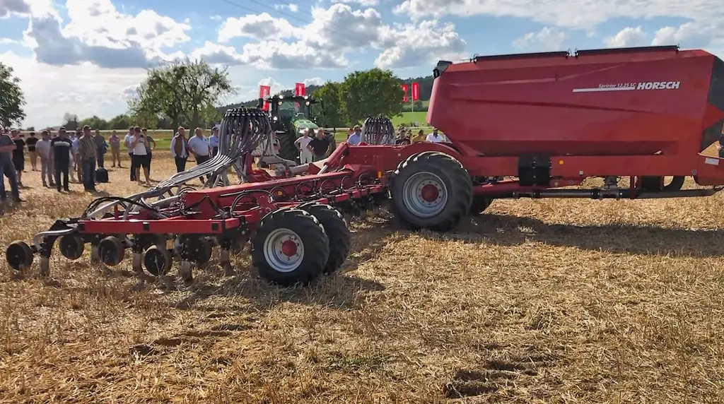 Le Sprinter 12.25 SC dispose d'une trémie de 6 500 litres.