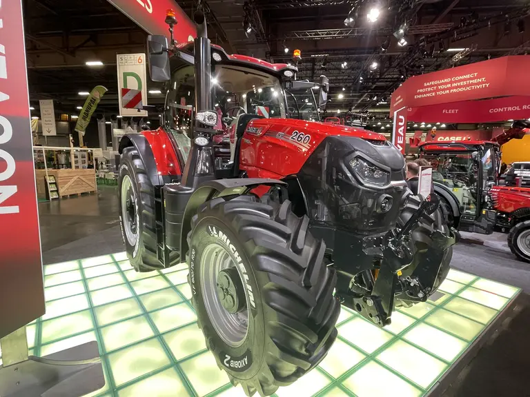 Case IH renouvelle sa gamme de tracteurs Puma et lui ajoute un modèle de 300 ch en puissance maxi.