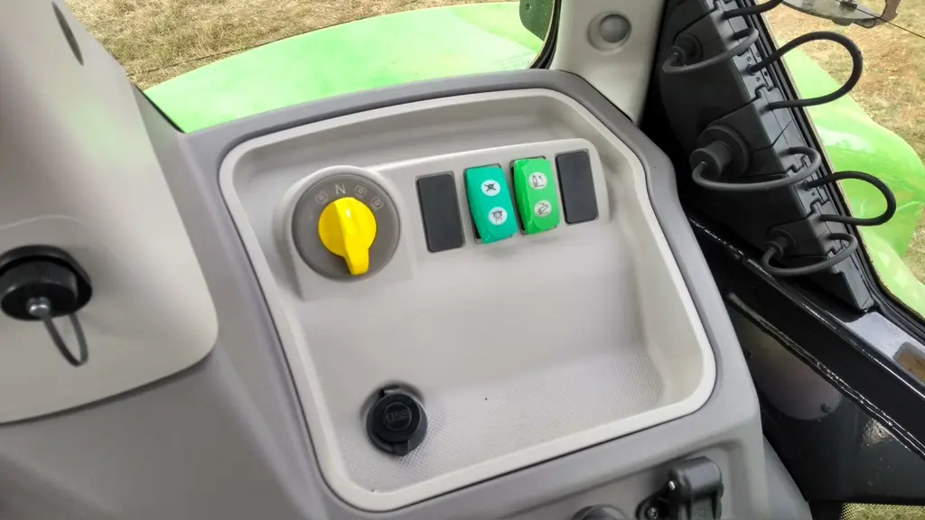 Commande prise de fore du Deutz-Fahr 8280 TTV - Série 8