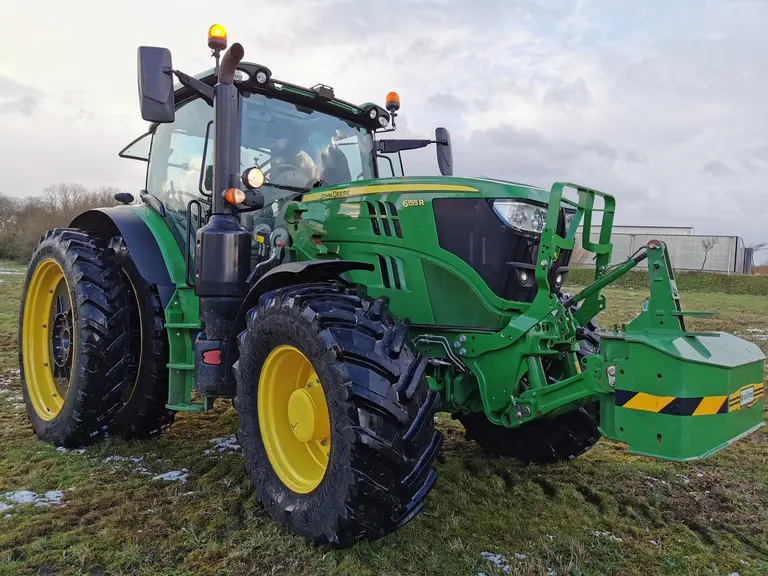 Jumelage déformable de l'ENSTA Bretagne sur tracteur John Deere 6155 R