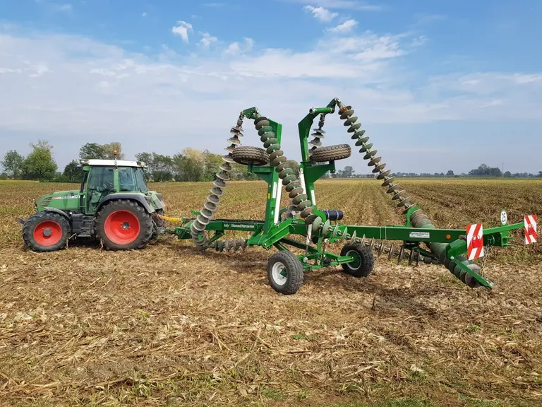 Herse à disques Diamond Harrow Kelly Tillage Europe Réussir Machinisme