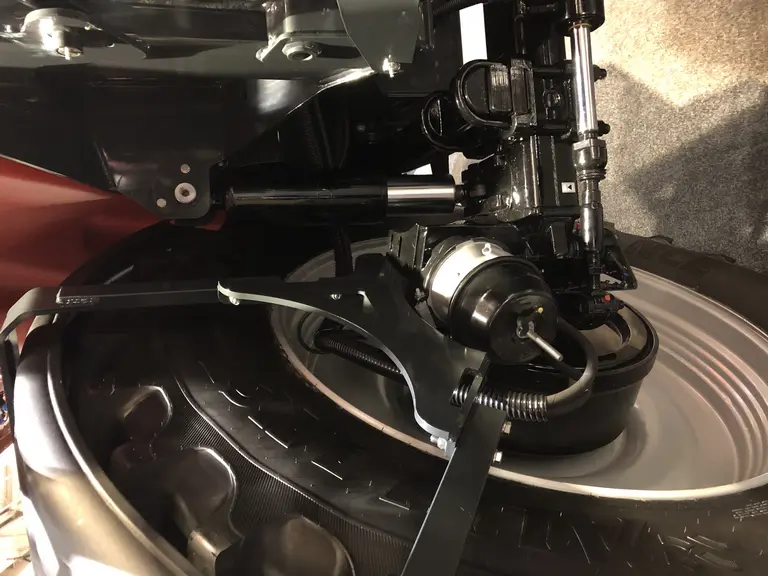 Les pulvérisateurs traînés iXtrack T6 (5 200, 6 400 et 7 600 l) de Kverneland bénéficient d’une double suspension d’essieu : hydraulique, grâce à deux