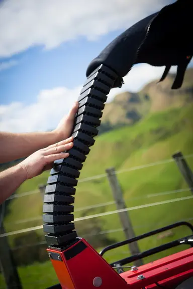L’arceau flexible LifeGuard d’Ag-Tech Industries est composé de segments en plastique. Il pèse 13,3 kg.