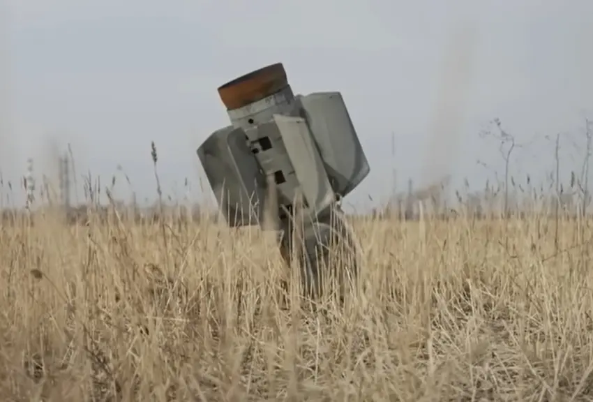 Selon le gouvernement ukrainien, 30 % du territoire ukrainien serait potentiellement miné ou ponctué d'obus non explosés.