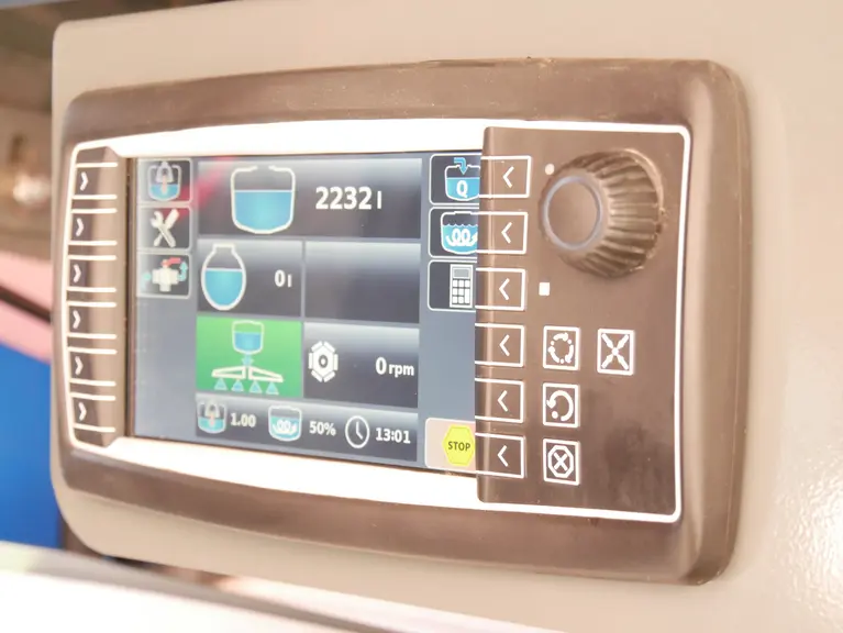 Boîtier CommandBox du pulvérisateur traîné Evrard Météor R Activ