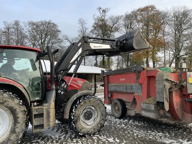 Les systèmes de pesée s’utilisent aussi bien pour préparer les rations que pour charger les camions de céréales.