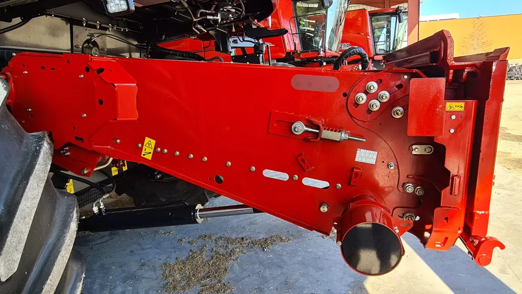 Le réglage de la face avant du convoyeur donne à l’Axial-Flow une possibilité de réduire le talonnage de la coupe si les conditions sont humides. 