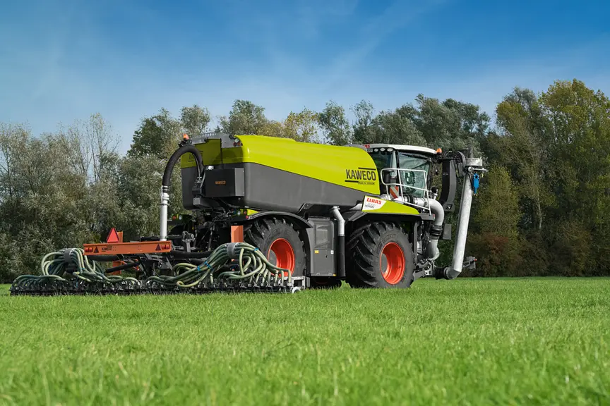 Le Claas Xerion 4000 Saddle Trac avec injecteur prairie
