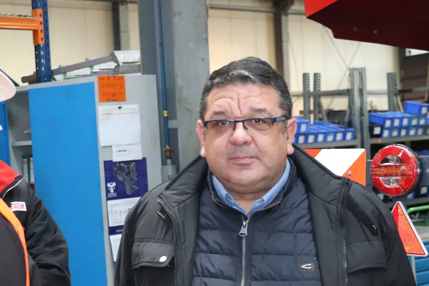 Fondateur avec son père de Metal-Fach, Jacek Kucharewicz, actuel président et propriétaire de l’entreprise, a vendu sa moto MZ 250 pour acheter, en 19