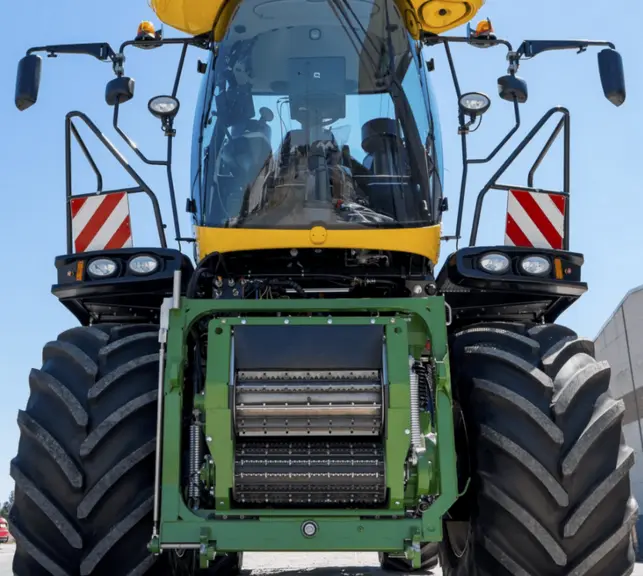 Bloc hacheur Krone sur ensileuse automotrice Gilles – Ets Michel Bellamy – Réussir Machinisme