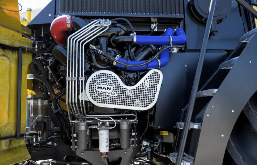 Moteur MAN V12 ensileuses automotrices Gilles Pro-DX et Pro-SL – Ets Michel Bellamy – Réussir Machinisme
