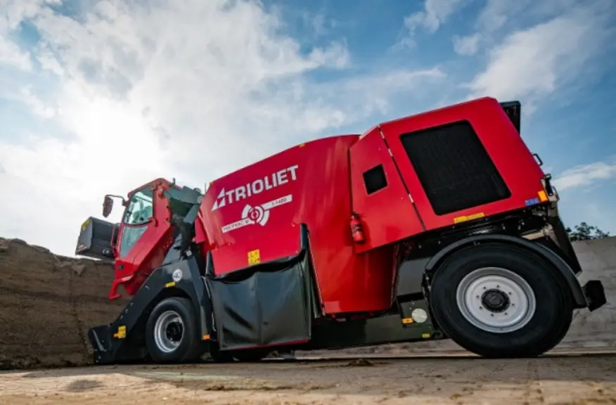 Désileuse automotrice Trioliet Triotrac M 1400 avec trappe de déchargement directe
