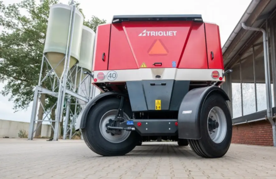 Vue essieu arrière désileuse automotrice Trioliet Triotrac M 1400