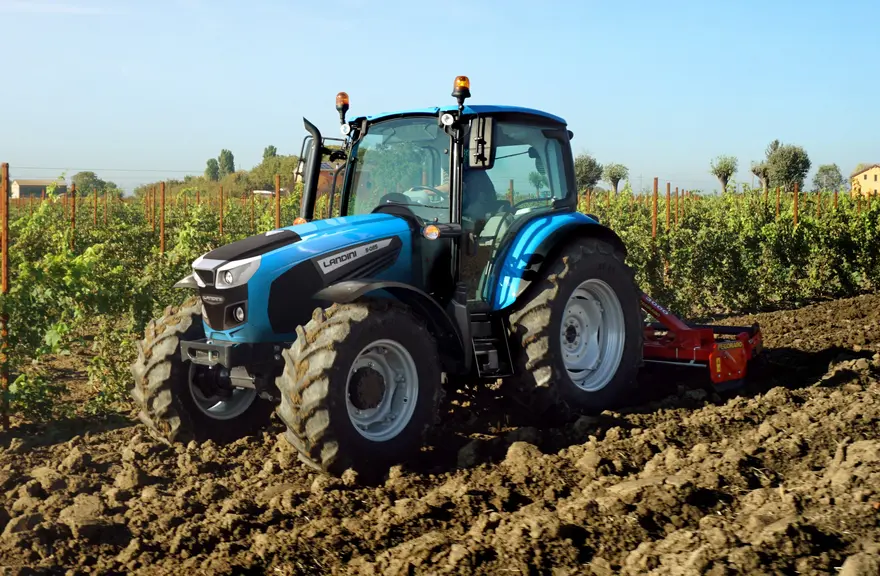 Tracteur Landini 5-085 avec herse rotative