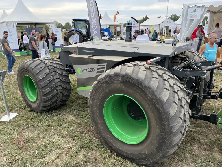 Tracteur autonome AgXeed à quatre roues