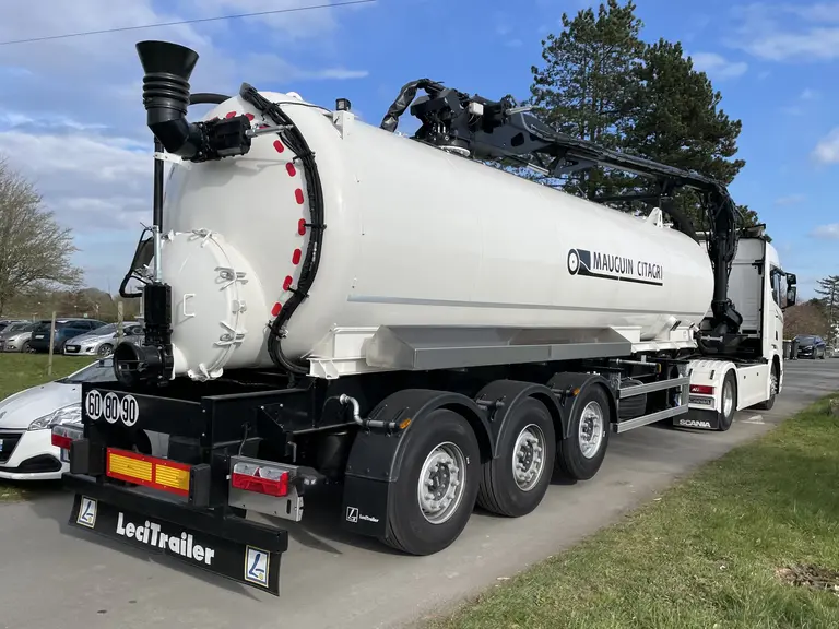 TonneLa citerne de ravitaillement en lisier Mauguin Citagri sur châssis routier Lecitrailer