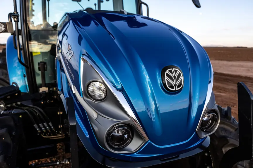 Le tracteur New Holland T4 Electric Power développe jusqu'à 120 ch.