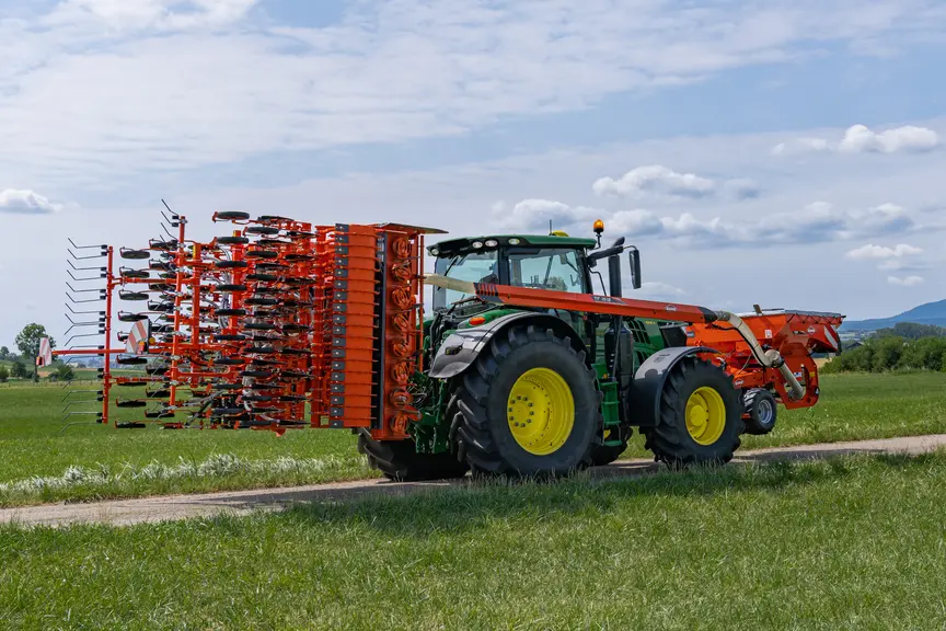 Combiné de semis Kuhn au transport