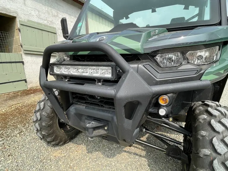 SSV Can-am Traxter HD7 avec parechocs et feux à leds