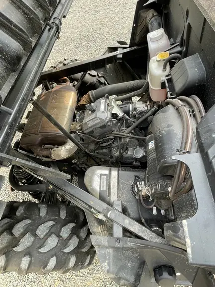 SSV Can-am Traxter HD7, accès au moteur