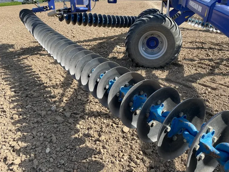 Disposé avec un écart de 15 cm, les disques du Powerchain 800 de Dal-Bo mesurent 36 cm de diamètre.