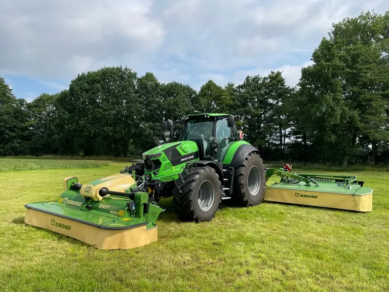 Le groupe de fauche Krone EasyCut B 880 travaille sur 8,52 ou 8,72 m de large,
