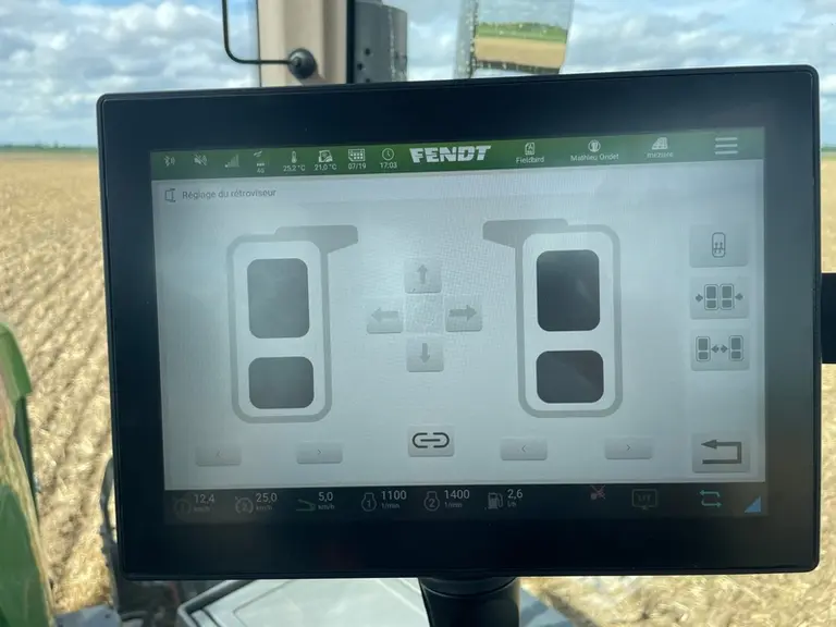 Le tracteur Fendt 728 Vario Gen7 est équipé de rétroviseurs à réglage électrique depuis le terminal.