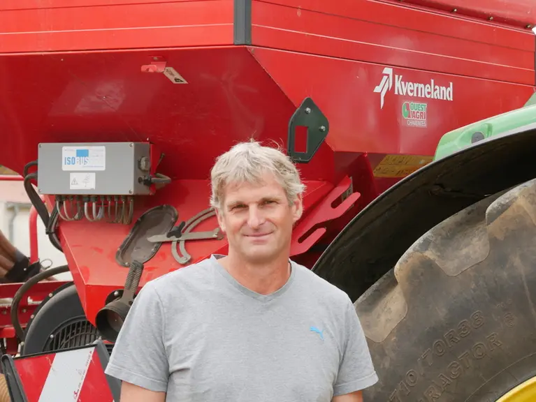 Dominique Véchambre, agriculteur à Saint-Hippolyte, en Charente-Maritime. « La fertilisation au semis permet d'avoir un meilleur développement des cul