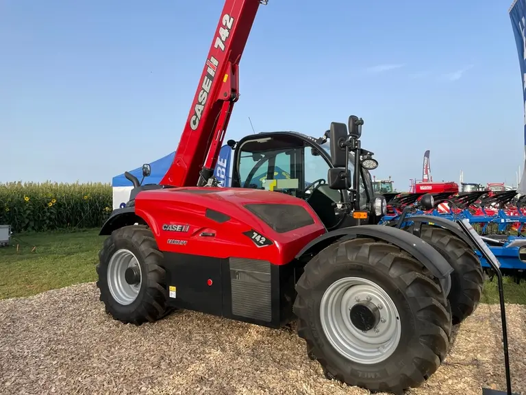 Le chargeur télescopique Farmlift de Case IH inaugure un dispositif de parallélogramme électrohydraulique offrant davantage de précision qu’un vérin d