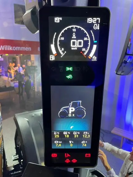 Tableau de bord latéral des tracteurs Valtra S6.