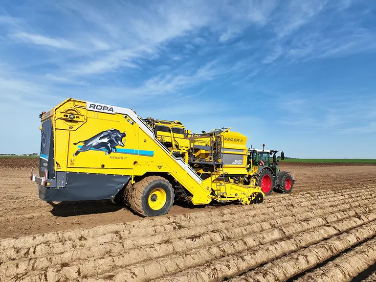 La nouvelle génération d'arracheuses de pommes de terre deux rangs Ropa Keiler II bénéficie de systèmes hydrauliques et électronique entièrement repen