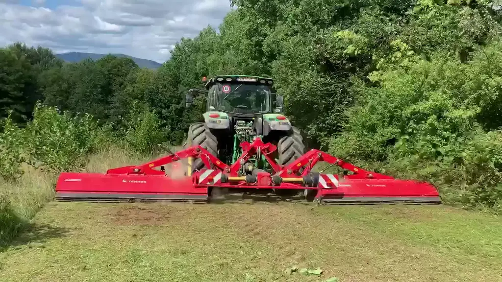 Les broyeurs Tehnos travaillent jusqu'à 9 m de large.