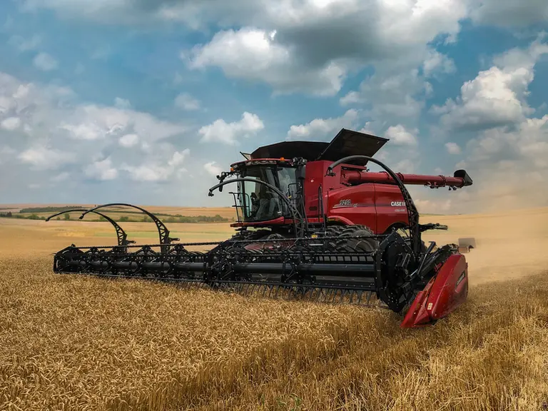Récompensée d'une médaille d'argent à Agritechnica, la solution Advanced Feedrate Control permet d'anticiper les pics de charge et d'ajuster les param