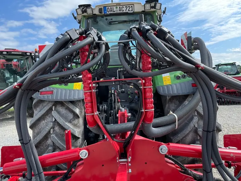 Le semoir Avatar SL de Horsch dispose de deux têtes de répartition.