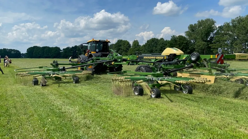 L'andaineur à quatre rotors Swadro TC 1570 de Krone présente une largeur de travail allant de 11 à 15,70 m.
