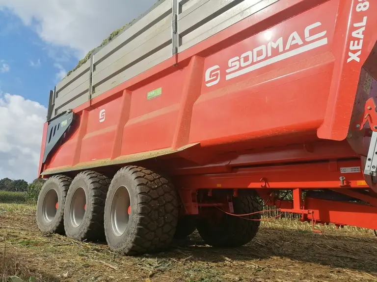 Comment choisir les pneumatiques d’une remorque agricole ?