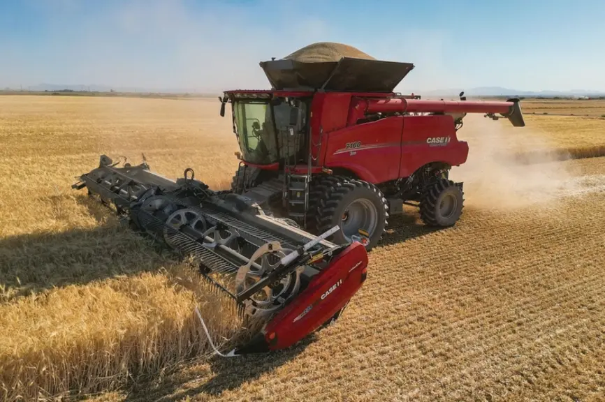 La nouvelle moissonneuse-batteuse Case IH Axial-Flow 7160 affiche une autonomie de 12 500 l.