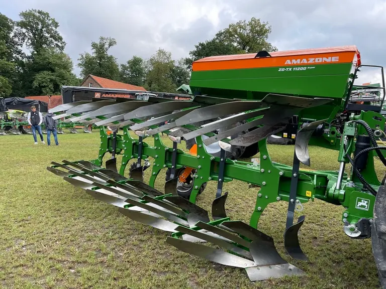 La charrue portée Teres 300 d'Amazone est conçue pour les tracteurs développant jusqu'à 300 ch.