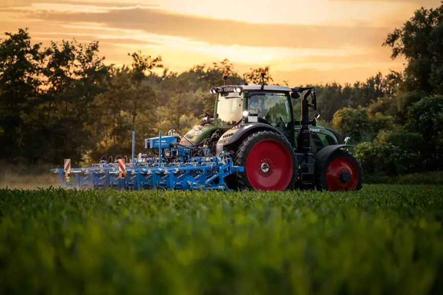 Les bineuses Lemken EC-Weeder peuvent recevoir la Combi Cam utilisant deux caméras de guidage.